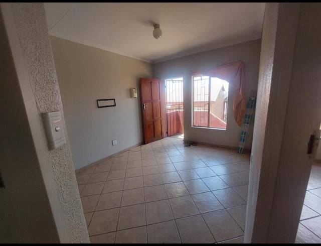 2 BEDROOM APARTMENT FOR SALE IN OLIEVENHOUTBOSCH